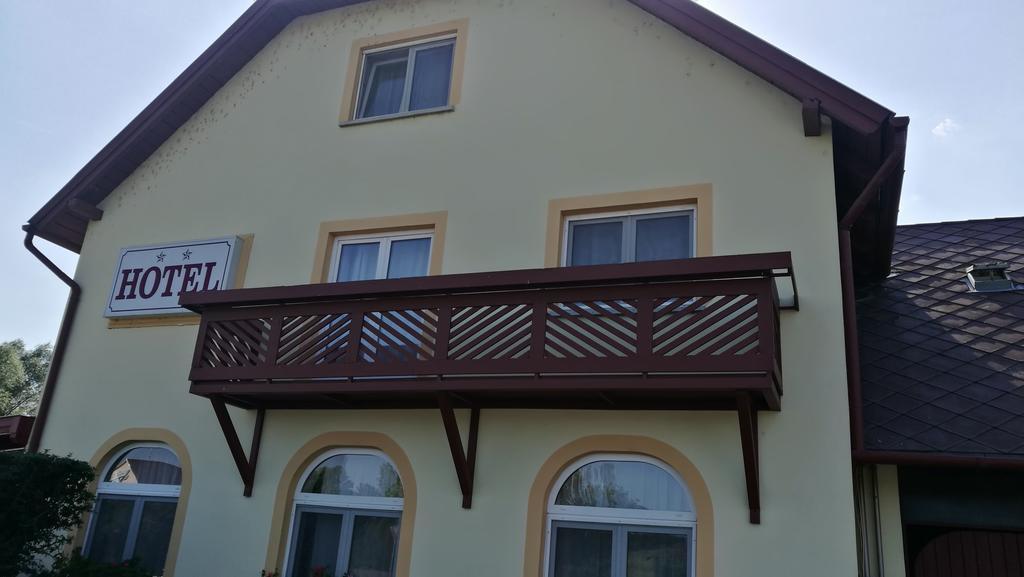 Patyi Etterem Es Hotel Bogote Exterior photo
