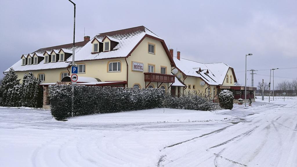 Patyi Etterem Es Hotel Bogote Exterior photo